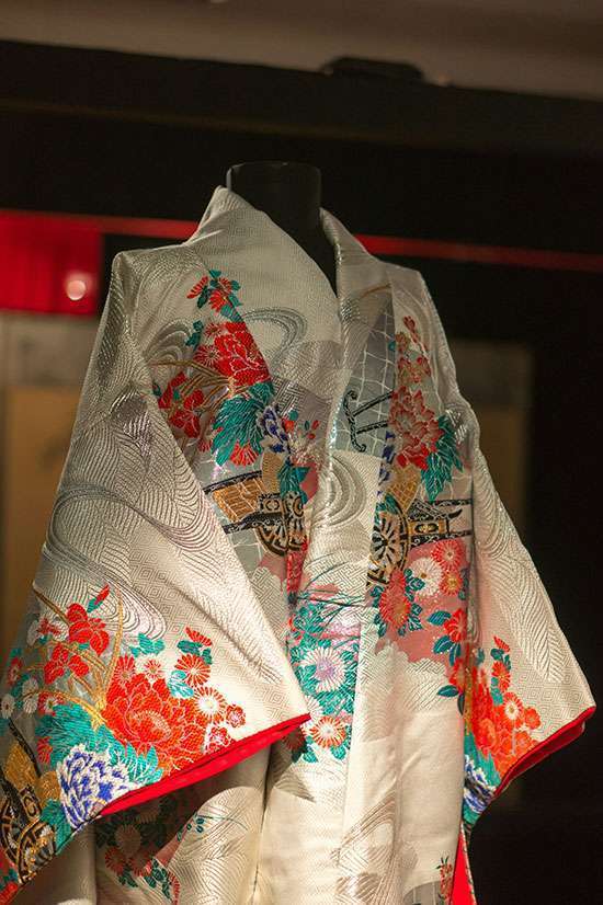 Indossa il kimono giapponese